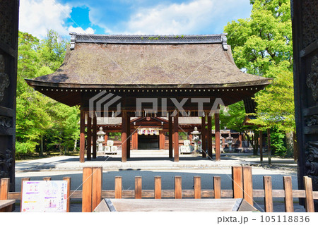 京都　豊国神社　唐門から見た拝殿と本殿 105118836