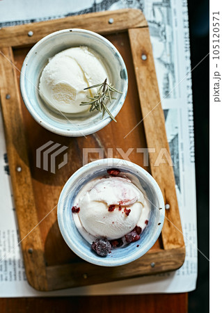 Homemade delicious yogurt Blueberry ice cream 105120571