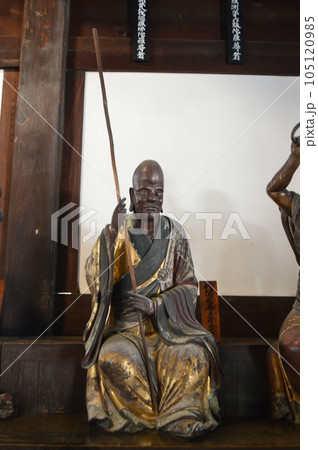 「伐闍羅弗多羅(ばじゃらほったら)尊者」の木像（萬福寺･大雄宝殿／京都府宇治市五ケ庄三番割34） 105120985