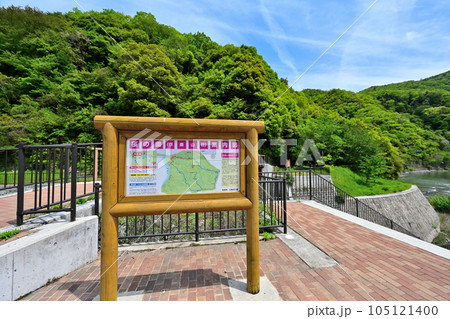 初夏の旧福知山線 廃線を利用したハイキングコース 渓谷とトンネル群 初夏の旧福知山線 廃線を利用したハイキングコース 渓谷とトンネル群 105121400