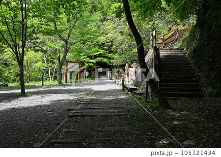 初夏の旧福知山線 廃線を利用したハイキングコース 渓谷とトンネル群 初夏の旧福知山線 廃線を利用したハイキングコース 渓谷とトンネル群 105121434