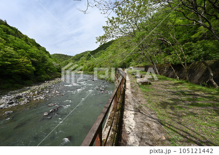 初夏の旧福知山線 廃線を利用したハイキングコース 渓谷とトンネル群 初夏の旧福知山線 廃線を利用したハイキングコース 渓谷とトンネル群 105121442