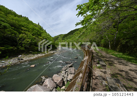 初夏の旧福知山線 廃線を利用したハイキングコース 渓谷とトンネル群 初夏の旧福知山線 廃線を利用したハイキングコース 渓谷とトンネル群 105121443