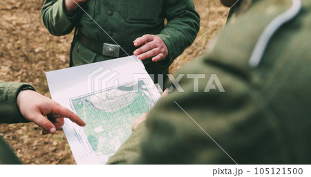 World War II German wehrmacht Soldier officer Commander Soldiers Of World War II Briefs, Showing Direction Of A Attack On Map 105121500