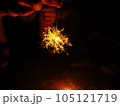 夏の風物詩の線香花火 105121719