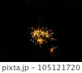 夏の風物詩の線香花火 105121720
