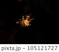 夏の風物詩の線香花火 105121727