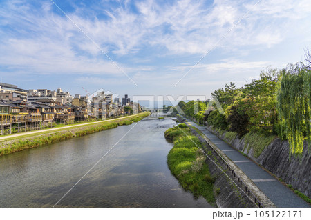 初夏の京都 四条大橋からの眺め 鴨川納涼床 初夏の京都 四条大橋からの眺め 鴨川納涼床 105122171
