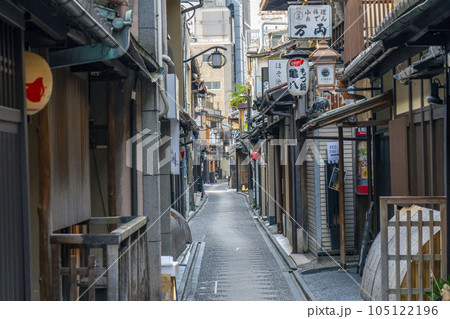 風情を感じる京都の先斗町 風情を感じる京都の先斗町 105122196