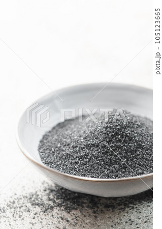 Hawaiian black  lava sea salt 105123665