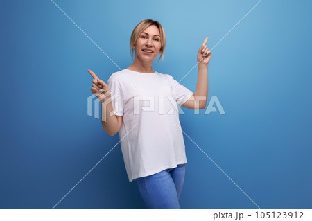 blond thin woman is dressed in a white T-shirt for printing information on it 105123912