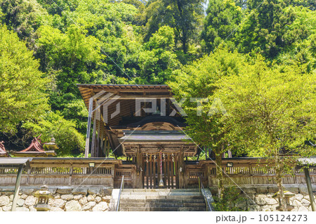 與喜天満神社　本殿・拝殿（奈良県桜井市初瀬） 105124273