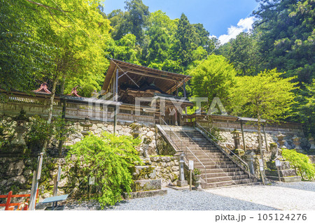 與喜天満神社　本殿・拝殿（奈良県桜井市初瀬） 105124276