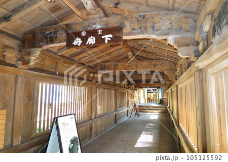 琵琶湖の竹生島：宝厳寺の船廊下（渡廊） 105125592