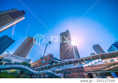 日本の川崎都市景観　武蔵小杉駅や武蔵小杉駅前のタワーマンション群などを望む 105127584