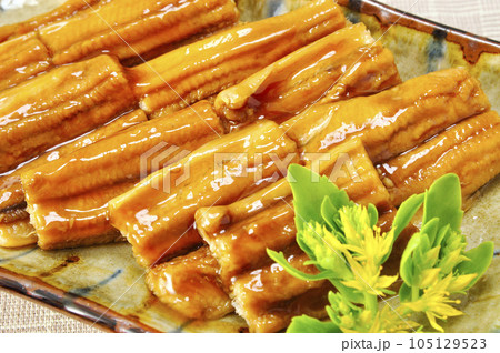 魚料理の煮穴子のアップ 105129523