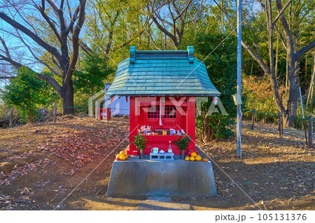 川崎市多摩区 根岸陸橋の枡形4丁目付近にある根岸稲荷神社 105131376
