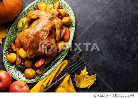 Thanksgiving turkey on rustic table 105131544