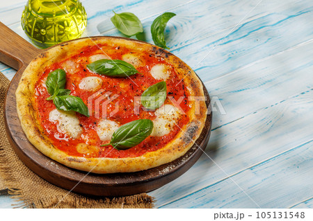 Margarita pizza with tomatoes, mozzarella cheese and basil 105131548