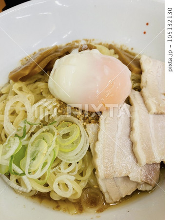 サラリーマンの昼食（汁なしラーメン（油そば）） 105132130