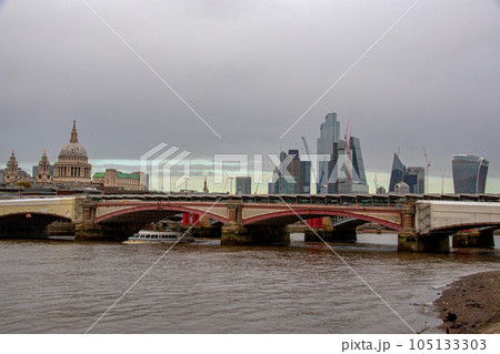 イギリスのロンドンの風景 イギリスのロンドンの風景 105133303