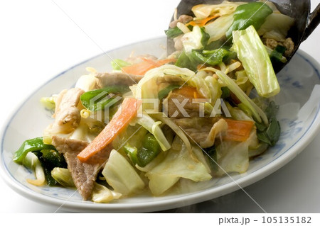 肉野菜炒め盛り付け 105135182