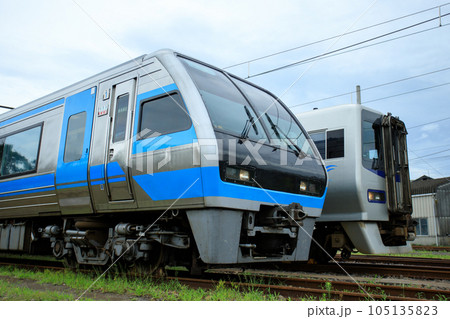 JR四国　2000系気動車（TSE）＆8000系電車 105135823