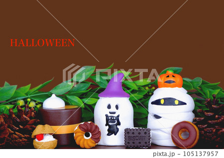 ハロウィンのお化けと植物 ハロウィンのお化けと植物 105137957
