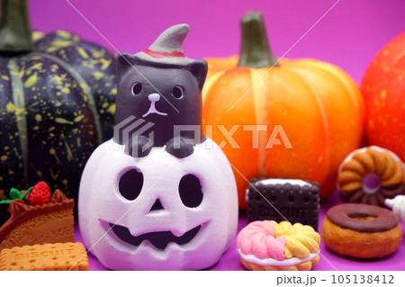 ハロウィンの紫イメージ ハロウィンの紫イメージ 105138412