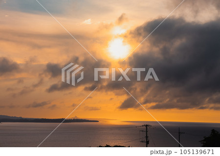 古宇利島の夕焼け 105139671