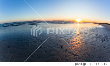 Beach Ocean Sun Down People Silhouette Landscape 105140915