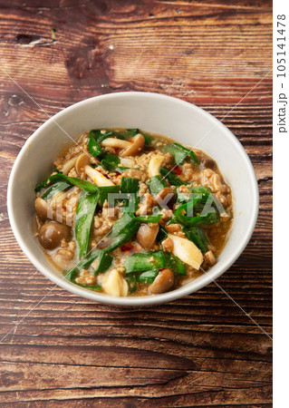 ニラの肉味噌あんかけ丼 ニラの肉味噌あんかけ丼 105141478