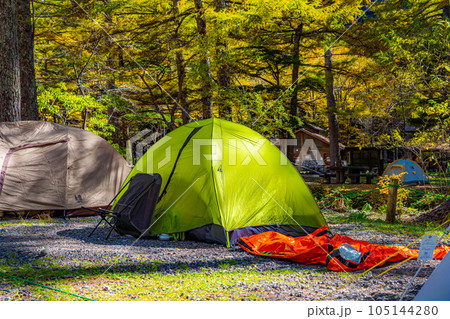 【キャンプ素材】秋のキャンプ場【長野県】 105144280