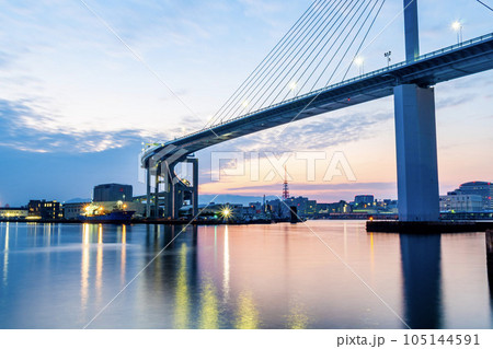 荒津大橋の夜明け 荒津大橋の夜明け 105144591