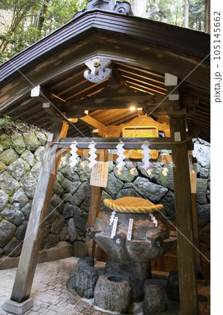 狭井神社 薬井戸 105145662