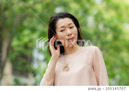 女性　更年期障害　熱中症　体調不良 105145707
