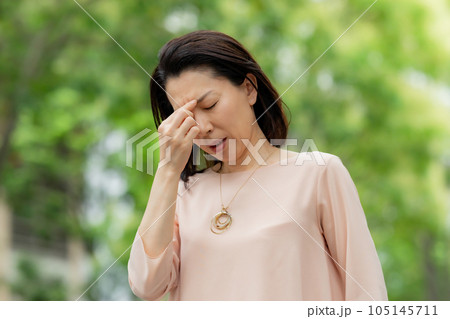 女性 更年期障害 熱中症 体調不良 女性 更年期障害 熱中症 体調不良 105145711