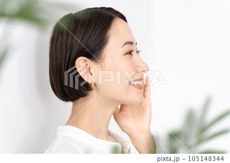 ビューティー 横向き 女性 ビューティー 横向き 女性 105148344