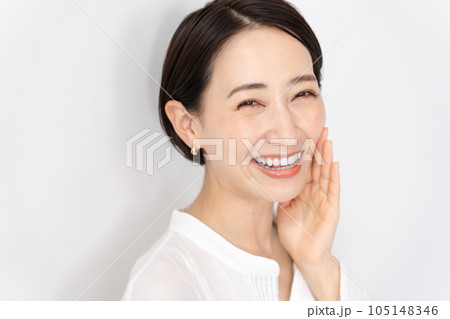 ビューティー　横向き　女性 105148346