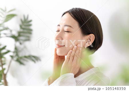 ビューティー 横向き 女性 ビューティー 横向き 女性 105148350