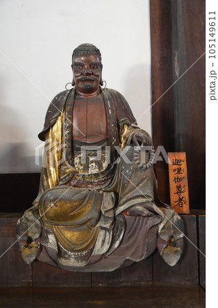 「迦哩迦(かりか)尊者」の木像(萬福寺・大雄宝殿/京都府宇治市五ケ庄三番割34) 「迦哩迦(かりか)尊者」の木像(萬福寺・大雄宝殿/京都府宇治市五ケ庄三番割34) 105149611