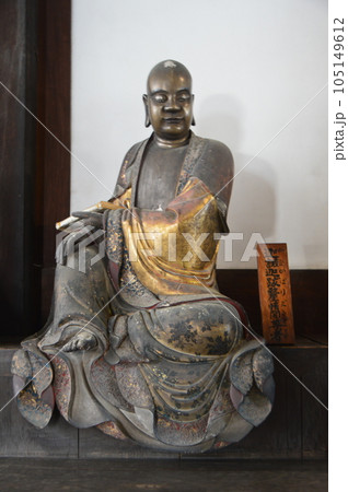 「迦諾迦跋釐惰闍(かなかばりだじゃ)尊者」の木像(萬福寺・大雄宝殿/京都府宇治市五ケ庄三番割34) 「迦諾迦跋釐惰闍(かなかばりだじゃ)尊者」の木像(萬福寺・大雄宝殿/京都府宇治市五ケ庄三番割34) 105149612