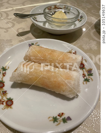 エビのウエハース巻き揚げ サクサクおしゃれな中華揚げ物 エビのウエハース巻き揚げ サクサクおしゃれな中華揚げ物 105149637