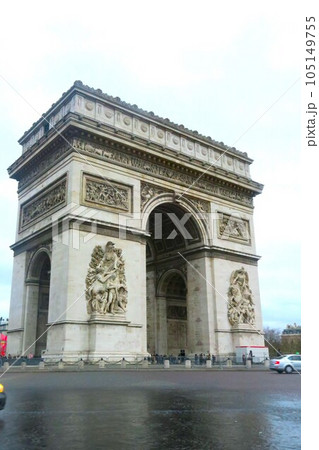 パリのシャルル・ド・ゴール広場にあるエトワール凱旋門 パリのシャルル・ド・ゴール広場にあるエトワール凱旋門 105149755