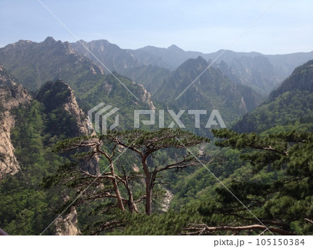 山道から見える風景と壮大さ 山道から見える風景と壮大さ 105150384