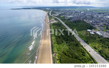 ドローン|日本で唯一自動車で走れる海岸の千里浜なぎさドライブウェイ|のと里山海道|石川県羽咋市 ドローン|日本で唯一自動車で走れる海岸の千里浜なぎさドライブウェイ|のと里山海道|石川県羽咋市 105151080