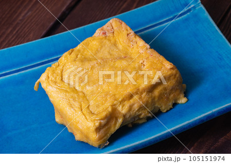 日本の朝食の定番、卵焼き。家庭料理。 105151974