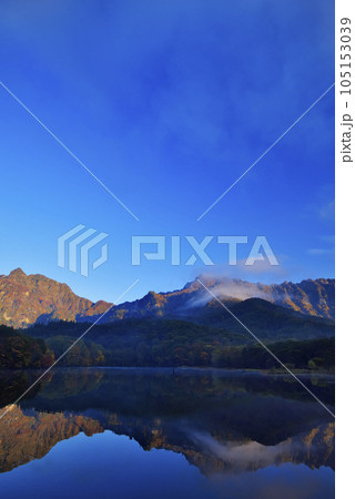 戸隠山と鏡池 105153039
