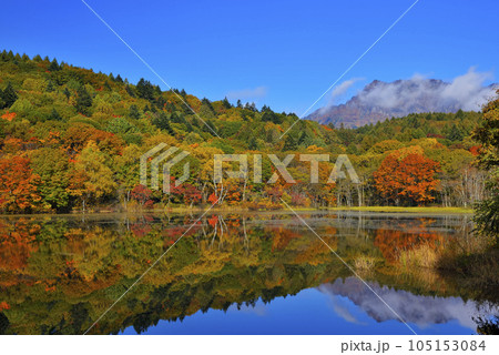 戸隠山と小鳥ヶ池 105153084