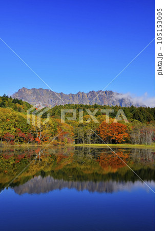 戸隠山と小鳥ヶ池 105153095